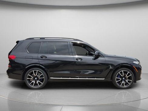 Used 2022 BMW X7 xDrive40i w/ M Sport Package AWD/4WD image 8