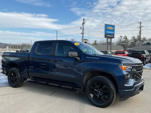 Used 2023 Chevrolet Silverado 1500 Custom image 2
