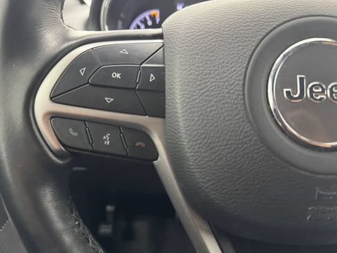 Used 2019 Jeep Grand Cherokee Altitude RWD image 24