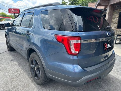 Used 2018 Ford Explorer FWD image 2