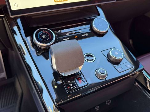 Used 2023 Land Rover Range Rover Sport SE Dynamic image 27