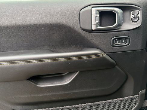 Used 2024 Jeep Wrangler Sahara image 12