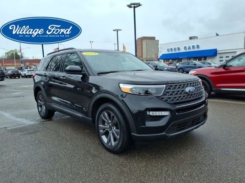 Certified 2024 Ford Explorer XLT w/ Equipment Group 202A AWD/4WD image 4