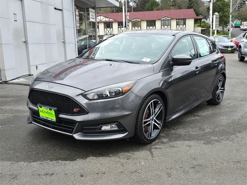 Used 2017 Ford Focus ST w/ Equipment Group 402A image 37
