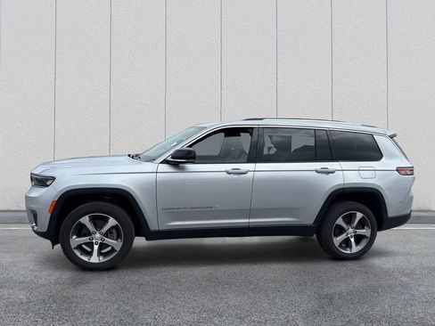 Used 2023 Jeep Grand Cherokee L Limited AWD/4WD image 4