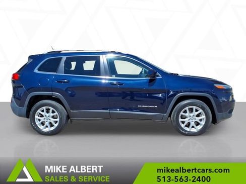 Used 2016 Jeep Cherokee Latitude AWD/4WD image 8