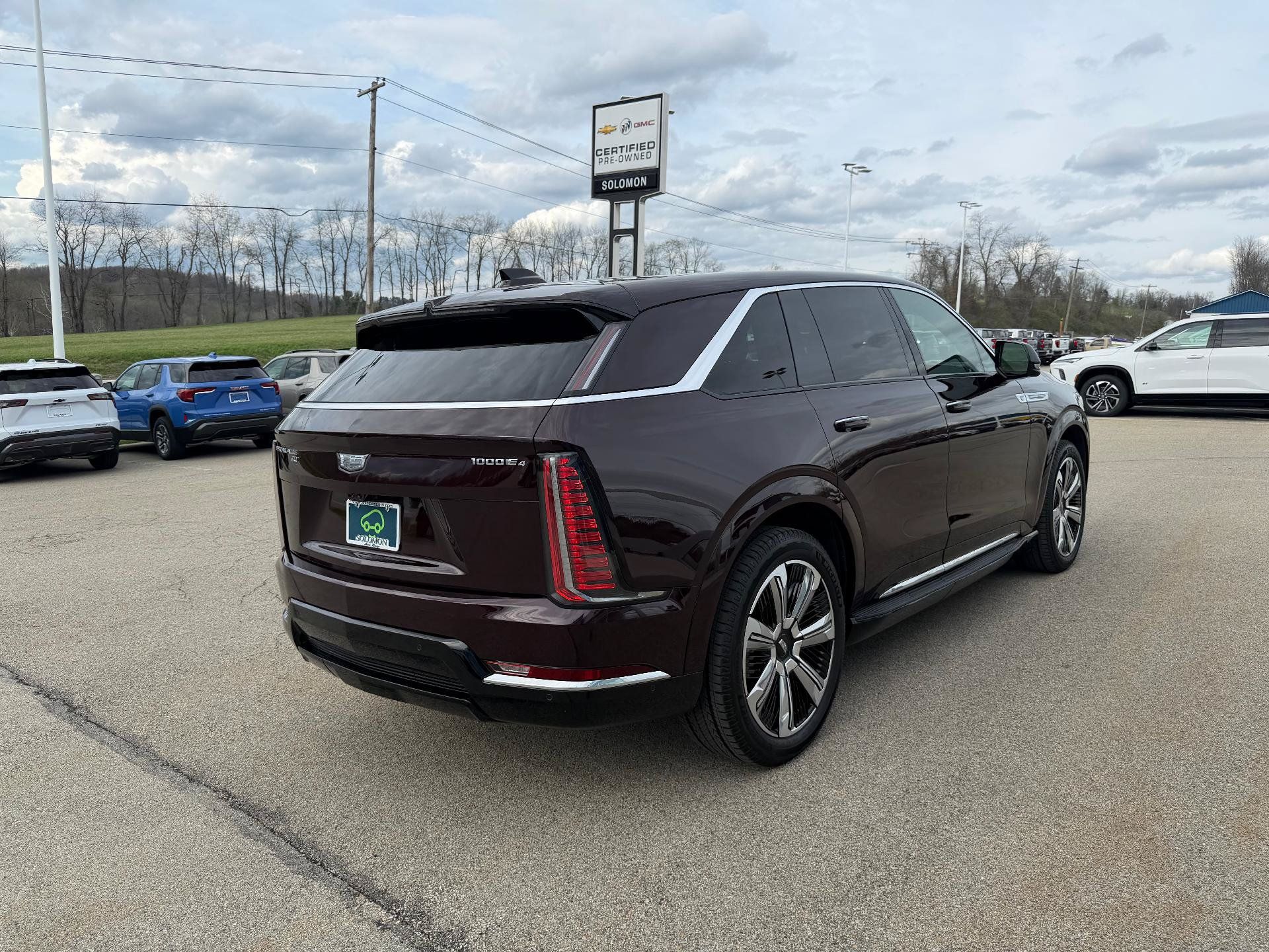 Certified 2025 Cadillac Escalade IQ Luxury 2 w/ LPO, Premium Carpet Package AWD/4WD image 6