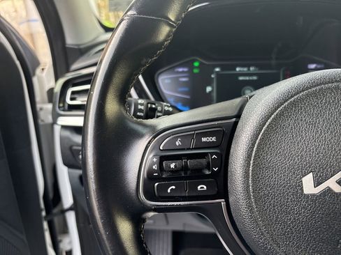 Used 2022 Kia Niro Touring Special Edition image 19