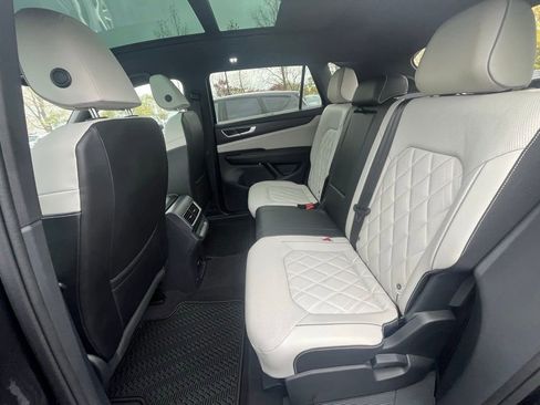 Used 2024 Volkswagen Atlas Cross Sport SEL Premium R-Line image 24