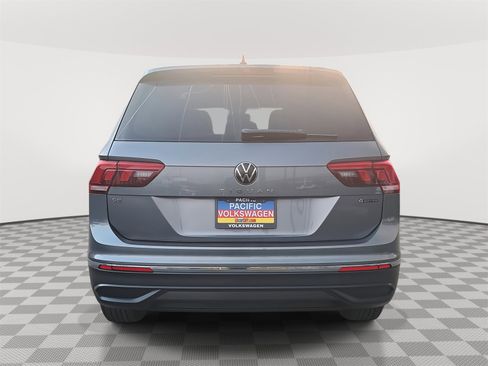 Certified 2022 Volkswagen Tiguan SE w/ Panoramic Sunroof Package image 6