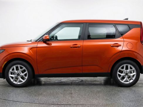 Used 2025 Kia Soul LX w/ LX Technology Package image 5