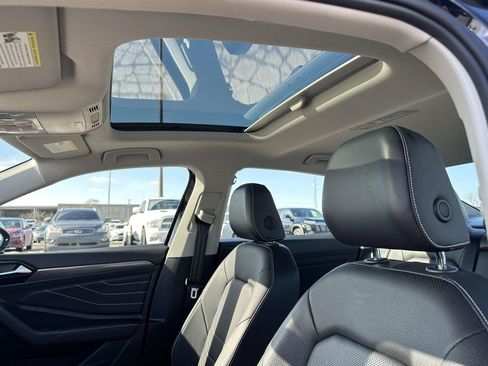 Certified 2022 Volkswagen Jetta SEL image 22