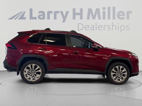 Used 2025 Toyota RAV4 XLE Premium w/ Weather Package FWD image 6