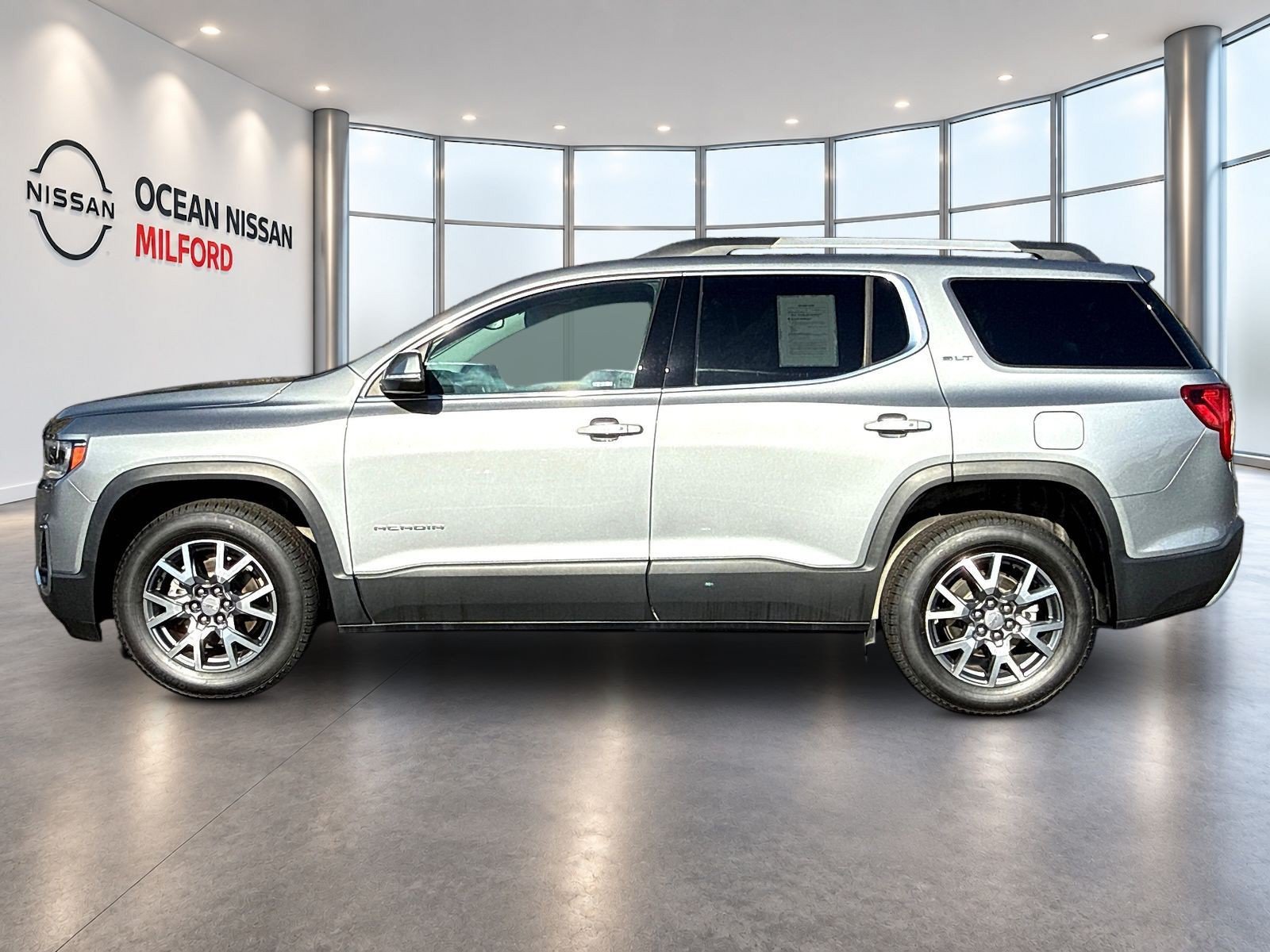 Used 2023 GMC Acadia SLT w/ Preferred Package AWD/4WD image 8