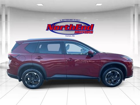 Used 2025 Nissan Rogue SV w/ SV Premium Package image 2