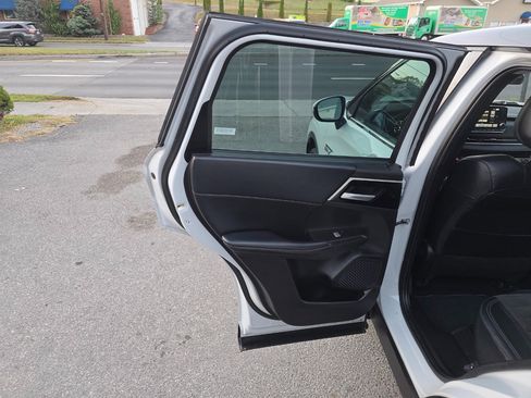 Used 2023 Mitsubishi Outlander Ralliart image 12