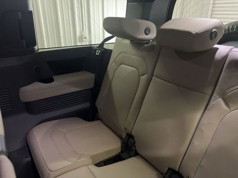 Used 2023 Land Rover Defender 130 S image 27