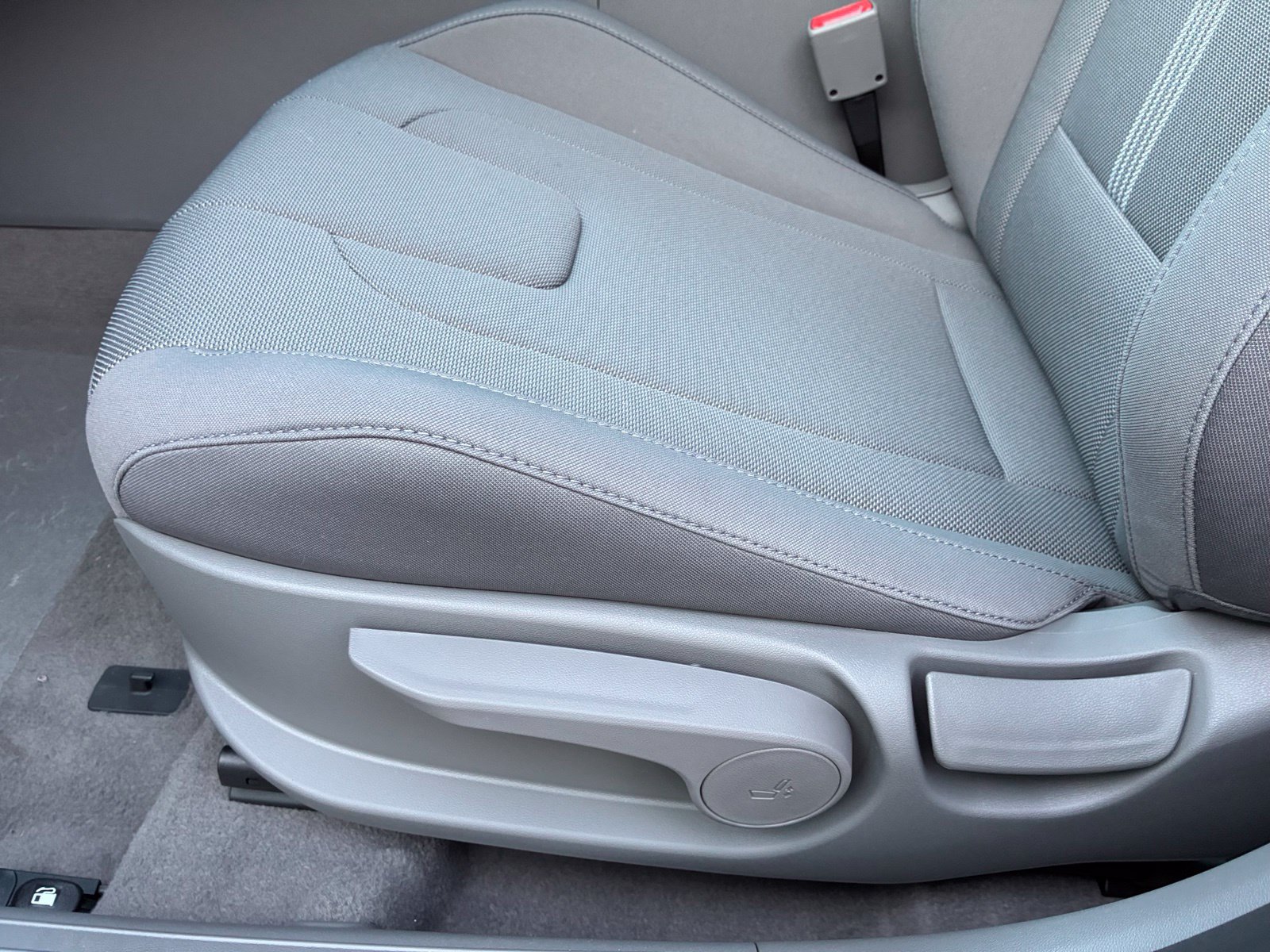 New 2026 Hyundai Elantra SE FWD image 13