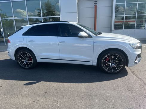 Used 2020 Audi Q8 Prestige w/ Prestige Package image 4