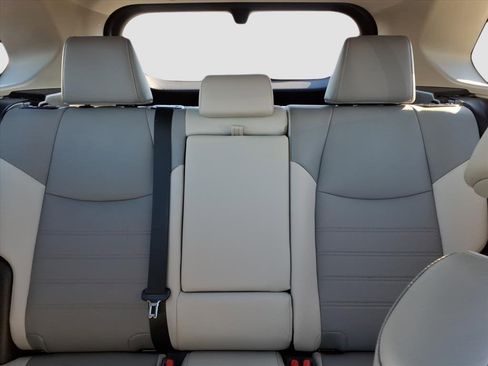 Used 2019 Toyota RAV4 Limited image 19