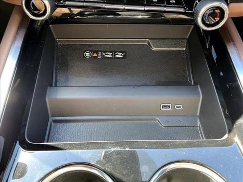 Used 2025 Chevrolet Tahoe High Country image 24