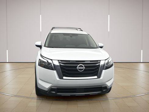 Certified 2025 Nissan Pathfinder SV FWD image 2