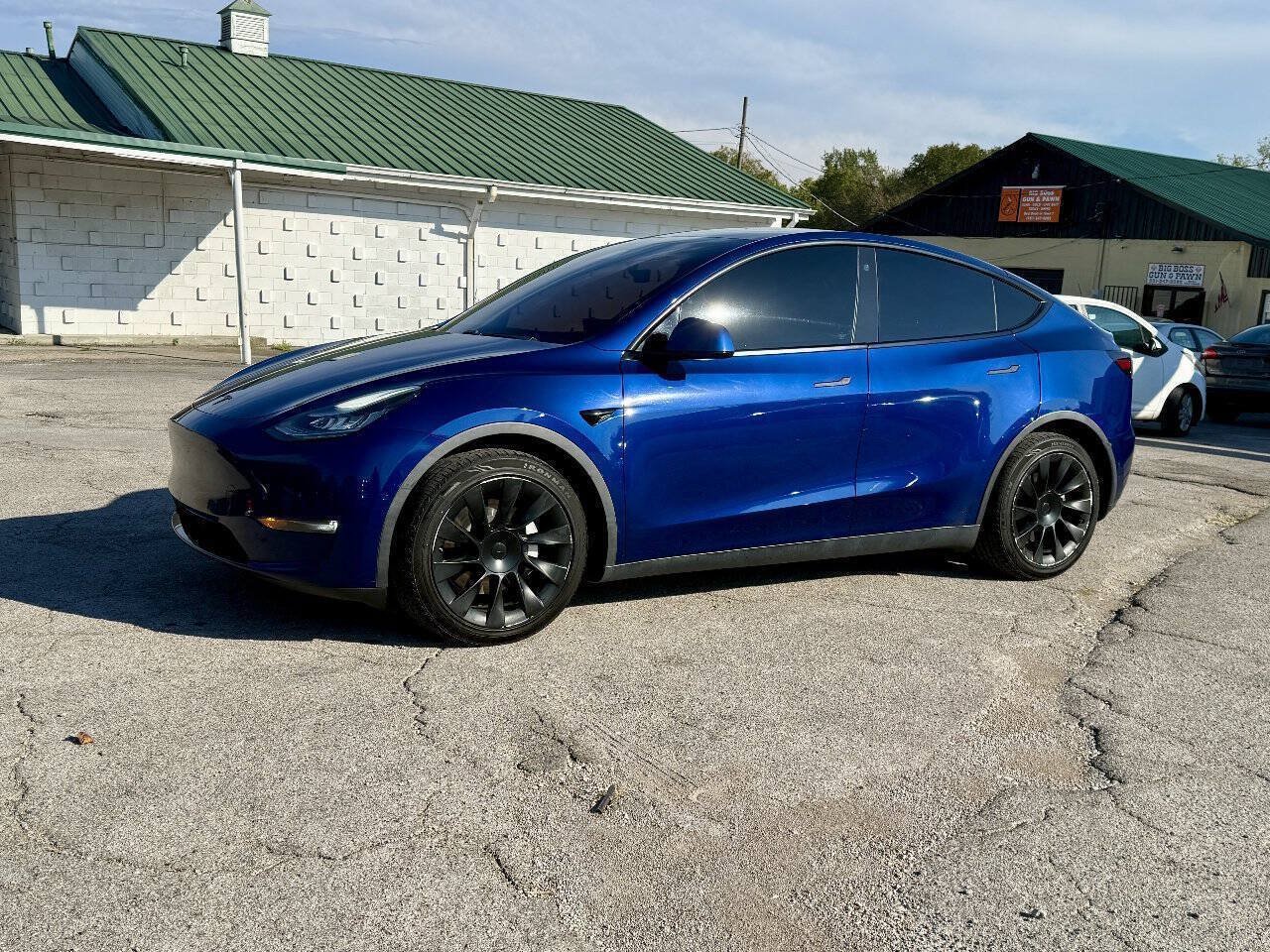 Used 2020 Tesla Model Y Long Range AWD/4WD image 1