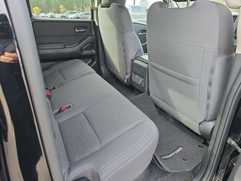 Used 2024 Nissan Frontier SV w/ SV Convenience Package image 11