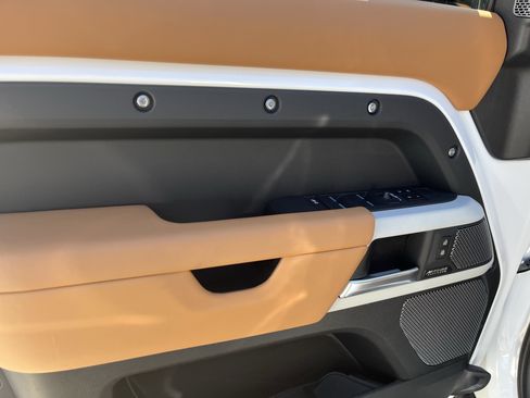 Certified 2024 Land Rover Defender 110 SE image 15