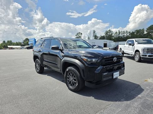 Used 2025 Toyota 4Runner SR5 AWD/4WD image 9