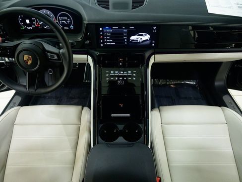 Used 2025 Porsche Panamera 4 image 13