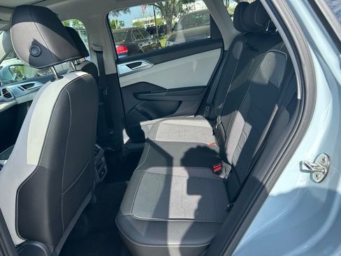 Certified 2025 Volkswagen Taos SE w/ Panoramic Sunroof Package FWD image 46
