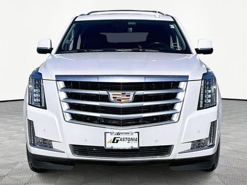 Used 2020 Cadillac Escalade Luxury image 2