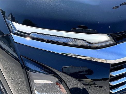 Used 2026 Chevrolet Equinox LT AWD/4WD image 32