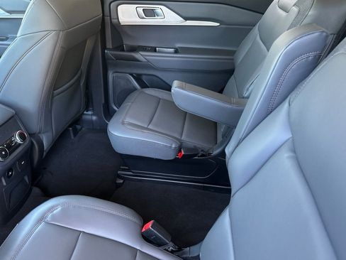 New 2026 Ford Explorer Active RWD image 12