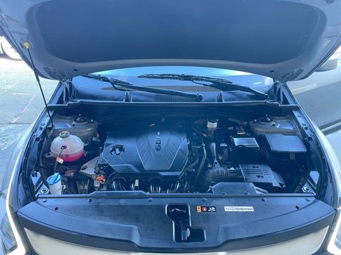 Used 2025 Kia Sportage LX image 32