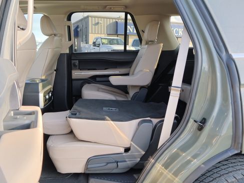 Used 2024 Ford Expedition Limited image 31