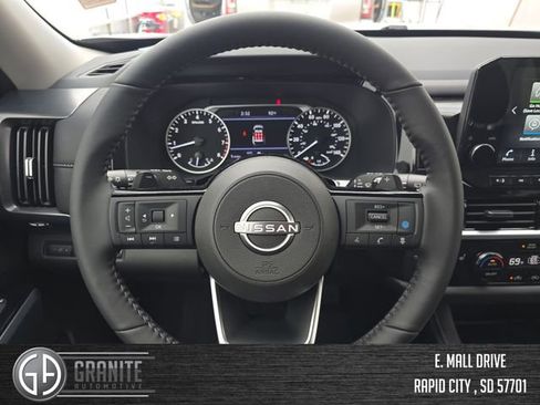 New 2025 Nissan Pathfinder SL AWD/4WD image 17