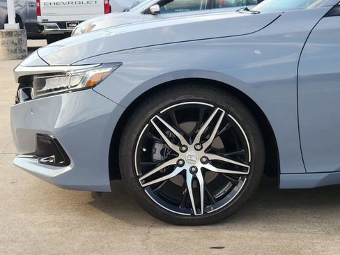 Used 2021 Honda Accord Touring image 8