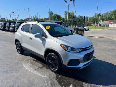 Used 2019 Chevrolet Trax LT w/ LT Convenience Package AWD/4WD image 3