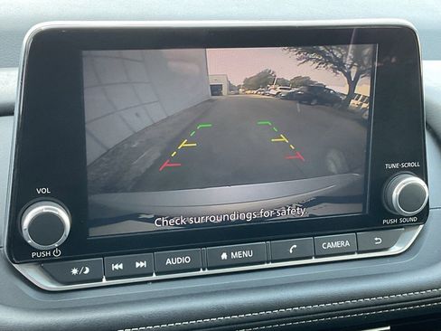 Used 2025 Nissan Rogue SV image 31