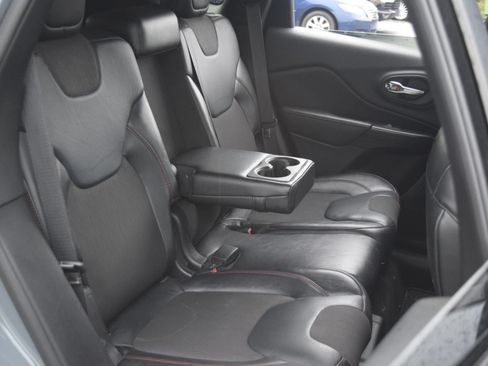 Used 2015 Jeep Cherokee Trailhawk w/ Comfort/Convenience Group AWD/4WD image 10