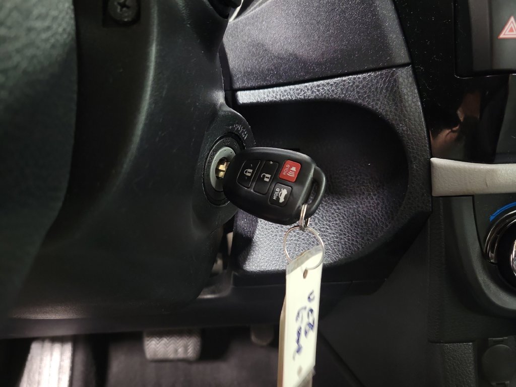 Used 2014 Toyota Corolla LE FWD image 19