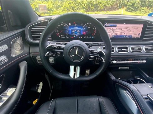 Used 2025 Mercedes-Benz GLS 580 4MATIC image 5