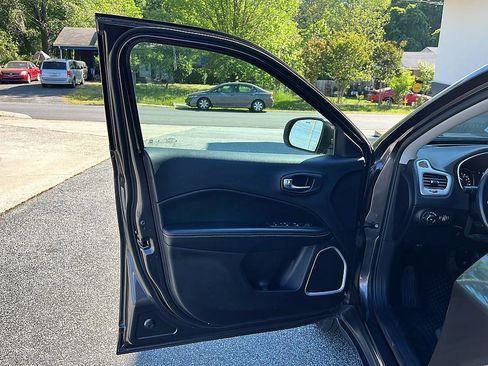 Used 2019 Jeep Compass Latitude w/ Cold Weather Group image 26