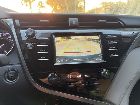 Used 2019 Toyota Camry SE w/ Convenience Package image 11