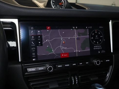 Used 2019 Porsche Macan AWD/4WD image 30