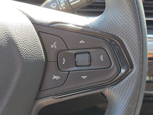 Used 2025 Chevrolet Trax LT FWD image 12