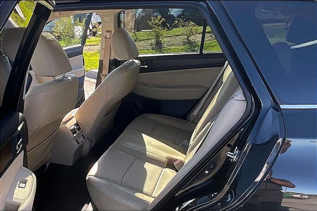 Used 2018 Subaru Outback 3.6R Limited AWD/4WD image 30