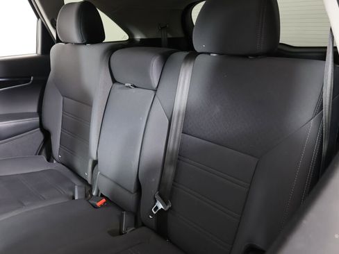 Used 2019 Kia Sorento LX image 17